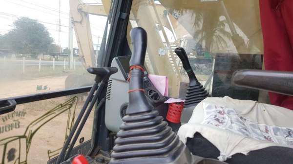 ขาย แบคโฮ KOMATSU PC200-8 จดทะเบียนปี 56 เครื่องดี ปั้มดี ช่วงล่างเต็ม เล่มทะเบียนครบ