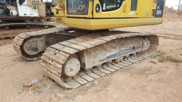 ขาย แบคโฮ KOMATSU PC200-8 จดทะเบียนปี 56 เครื่องดี ปั้มดี ช่วงล่างเต็ม เล่มทะเบียนครบ