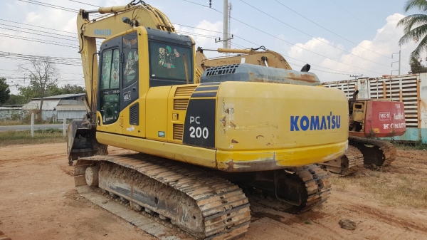 ขาย แบคโฮ KOMATSU PC200-8 จดทะเบียนปี 56 เครื่องดี ปั้มดี ช่วงล่างเต็ม เล่มทะเบียนครบ