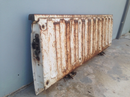 ฝาท้าย nissan big-m japan เปิดกลาง สภาพสวย 3500 บาท