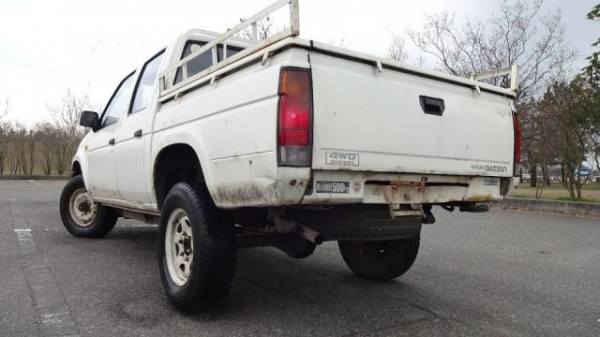 ฝาท้าย nissan big-m japan เปิดกลาง สภาพสวย 3500 บาท