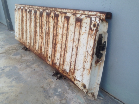 ฝาท้าย nissan big-m japan เปิดกลาง สภาพสวย 3500 บาท