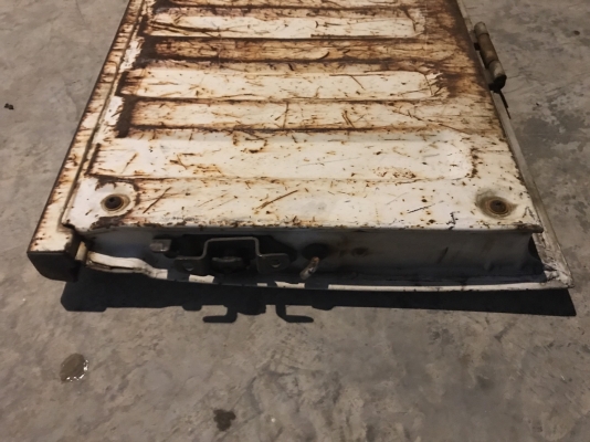 ฝาท้าย nissan big-m japan เปิดกลาง สภาพสวย 3500 บาท