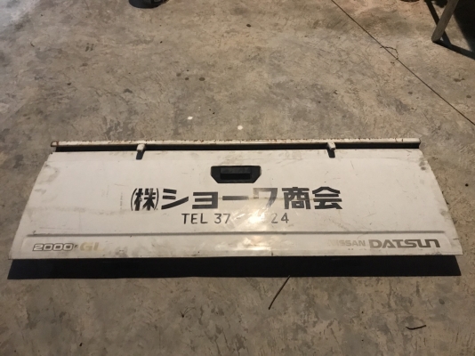 ฝาท้าย nissan big-m japan เปิดกลาง สภาพสวย 3500 บาท