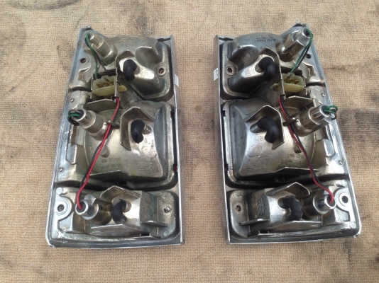 ไฟท้าย isuzu mu ใส่ tfr cameo vega ขอบโครเมี่ยม และขอบดำ คู่ละ1200บาท