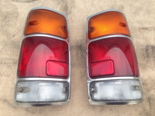 ไฟท้าย isuzu mu ใส่ tfr cameo vega ขอบโครเมี่ยม และขอบดำ คู่ละ1200บาท