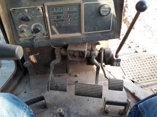 ขาย 1,250,000 บาท CATTERPILAR D6H  ทำงาน 5072 เกียร์ตัด เครื่องดี เกียร์แรง โช่หนา ใบสวย เอกสารเล่มทะเบียน  รถอยู่ อยุธยา โทร 0610710295