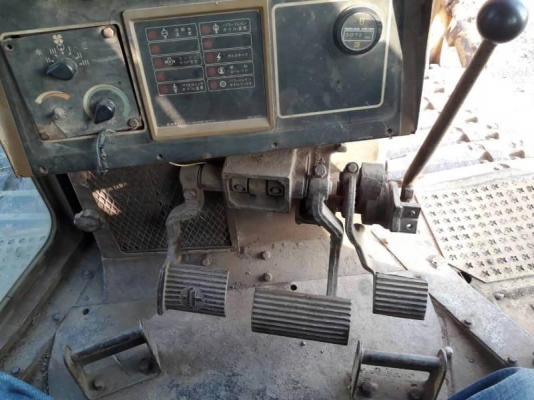 ขาย 1,250,000 บาท CATTERPILAR D6H  ทำงาน 5072 เกียร์ตัด เครื่องดี เกียร์แรง โช่หนา ใบสวย เอกสารเล่มทะเบียน  รถอยู่ อยุธยา โทร 0610710295