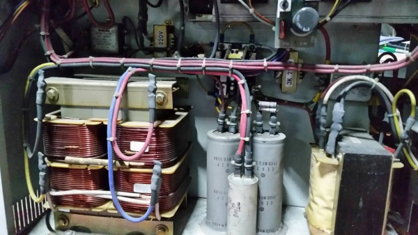 เครื่องสำรองไฟตัวใหญ๋ 3kva ไม่มีแบ็ตฯครับ ได้มาแบบนี้