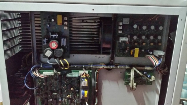 เครื่องสำรองไฟตัวใหญ๋ 3kva ไม่มีแบ็ตฯครับ ได้มาแบบนี้