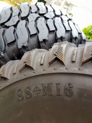 ขายยาง 35x12.5 R 16 U.S.A พร้อมล้อ สวยๆ