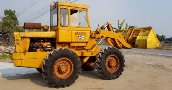 ขายด่วนรถตักโคมัสซูJH30Bขับ4ล้อรถนำเข้าขนาดใหญ่ตัก2.5คิวยกสูง3เมตรรถเพื่งนำเข้ายังไม่เคยใช้ในไทยเลย