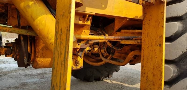 ขายด่วนรถตักโคมัสซูJH30Bขับ4ล้อรถนำเข้าขนาดใหญ่ตัก2.5คิวยกสูง3เมตรรถเพื่งนำเข้ายังไม่เคยใช้ในไทยเลย