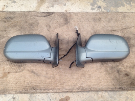 กระจกมองข้างไฟฟ้า รถตู้ toyota Granvia 1997 คู่ละ 2000 บาท