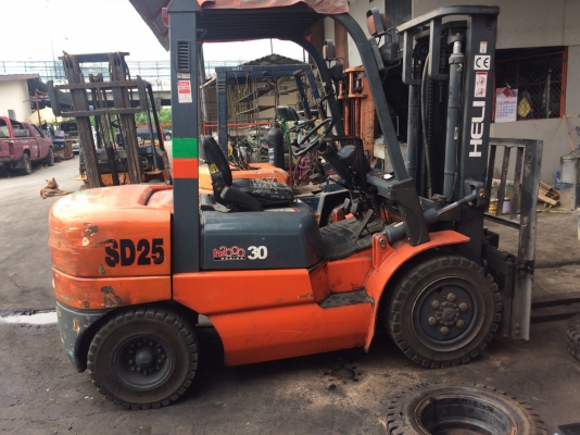 ขาย รถโฟรคลิฟท์  3 ตัน ดีเซล เสา 3 เมตร