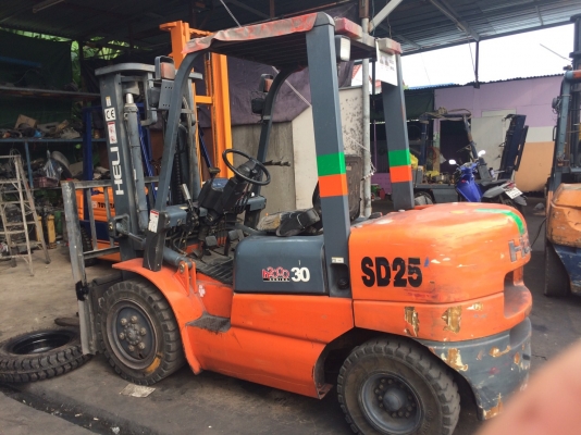 ขาย รถโฟรคลิฟท์  3 ตัน ดีเซล เสา 3 เมตร