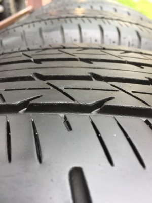 ยาง Bridgestone 215 60 16 ปี17 ดอกเต็ม ไม่มีปะ ใช้ยาว ราคาไม่แพง