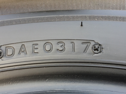 ยาง Bridgestone 215 60 16 ปี17 ดอกเต็ม ไม่มีปะ ใช้ยาว ราคาไม่แพง