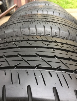 ยาง Bridgestone 215 60 16 ปี17 ดอกเต็ม ไม่มีปะ ใช้ยาว ราคาไม่แพง
