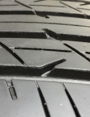 ยาง Bridgestone 215 60 16 ปี17 ดอกเต็ม ไม่มีปะ ใช้ยาว ราคาไม่แพง