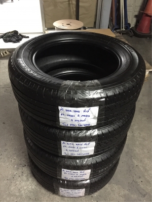 ยาง Bridgestone 215 60 16 ปี17 ดอกเต็ม ไม่มีปะ ใช้ยาว ราคาไม่แพง
