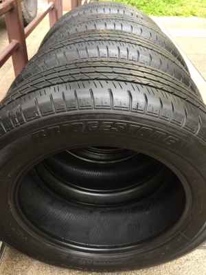 ยาง Bridgestone 215 60 16 ปี17 ดอกเต็ม ไม่มีปะ ใช้ยาว ราคาไม่แพง