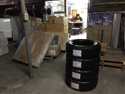 ยาง Bridgestone 215 60 16 ปี17 ดอกเต็ม ไม่มีปะ ใช้ยาว ราคาไม่แพง