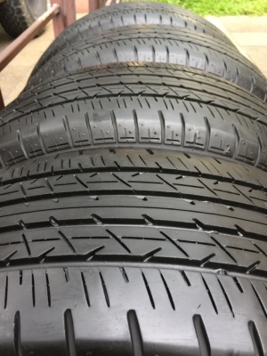 ยาง Bridgestone 215 60 16 ปี17 ดอกเต็ม ไม่มีปะ ใช้ยาว ราคาไม่แพง