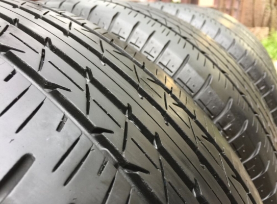 ยาง Bridgestone 215 60 16 ปี17 ดอกเต็ม ไม่มีปะ ใช้ยาว ราคาไม่แพง ยาง Bridgestone 215 60 16 ปี17 ดอกเต็ม ไม่มีปะ ใช้ยาว ราคาไม่แพง