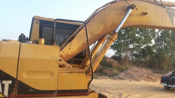 ขาย 795,000 CAT 320 V 2 เครื่องดี ปั้มแรง โข่หนา เอวแน่น ไฟฟ้าครบ เอกสารเล่มทะเบียน รถสวยพร้อมใช้ เอกสารพร้อมโอน รถอยู่ ราชบุรี 090-772-3710 090-772-3708 ขาย 795,000 CAT 320 V 2 เครื่องดี ปั้มแรง โข่หนา เอวแน่น ไฟฟ้าครบ เอกสารเล่มทะเบียน รถสวยพร้อมใช้ เอกสารพร้อมโอน รถอยู่ ราชบุรี 090-772-3710 090-772-3708
