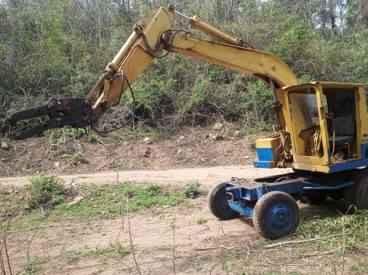 ขายแบคโฮล้อยางPC60ติดปากคีบ 290000 บาท