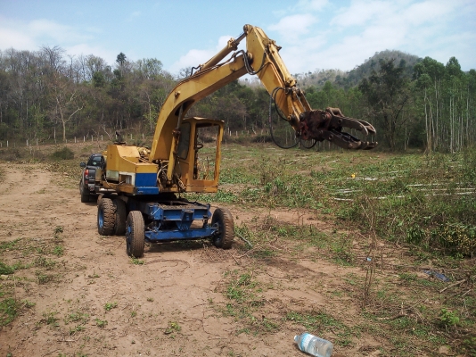 ขายแบคโฮล้อยางPC60ติดปากคีบ 290000 บาท