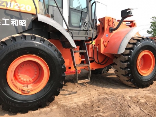 ขายรถตักล้อยาง HITACHI ZW220 (เทียบเท่า WA380-6) รถนอกนำเข้าเองจากญี่ปุ่น สภาพสวยพร้อมใช้ มีVDOการทำงานครับ ขายรถตักล้อยาง HITACHI ZW220 (เทียบเท่า WA380-6) รถนอกนำเข้าเองจากญี่ปุ่น สภาพสวยพร้อมใช้ มีVDOการทำงานครับ