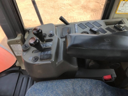 ขายรถตักล้อยาง HITACHI ZW220 (เทียบเท่า WA380-6) รถนอกนำเข้าเองจากญี่ปุ่น สภาพสวยพร้อมใช้ มีVDOการทำงานครับ ขายรถตักล้อยาง HITACHI ZW220 (เทียบเท่า WA380-6) รถนอกนำเข้าเองจากญี่ปุ่น สภาพสวยพร้อมใช้ มีVDOการทำงานครับ