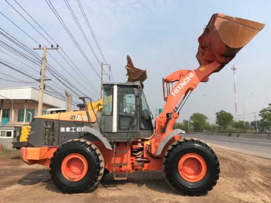 ขายรถตักล้อยาง HITACHI ZW220 (เทียบเท่า WA380-6) รถนอกนำเข้าเองจากญี่ปุ่น สภาพสวยพร้อมใช้ มีVDOการทำงานครับ ขายรถตักล้อยาง HITACHI ZW220 (เทียบเท่า WA380-6) รถนอกนำเข้าเองจากญี่ปุ่น สภาพสวยพร้อมใช้ มีVDOการทำงานครับ