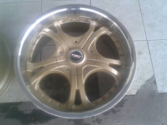 ขอบ18นิ้ว5รู114 ชุดนี้ลดราคาเหลือ  5900 บาท