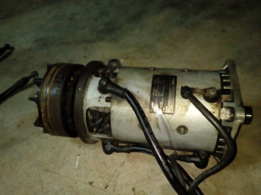 ขายมอเตอร์ปั้มโฟลค์ลิฟคราว์6500บาทโทร0643130366