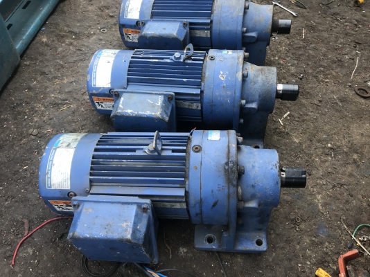 ขายมอเตอร์เกียร์ Cycro drive Sumitomo 1HP. 380V อัตราทด 1:71 มีระบบเบรคในตัว สภาพสวย หมุนนิ่ม พร้อมใช้งาน มี 3ตัวครับ