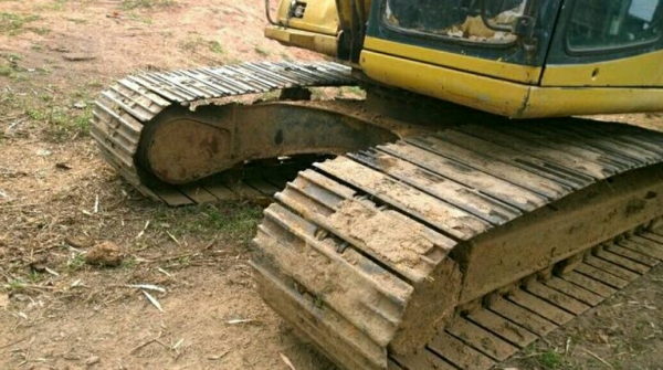 ขออนูญาตขายKOMATSU PC200 MO500 กว่า เอกสารครบพร้อมใช้งานทุกระบบ ช่วงล่างเต็มรถสวยมากๆ ราคา 2550000 บาท สนใจติดต่อช่างดำ 0853224877 0988930465 ไอดีไลน์ 0853224877ครับผม