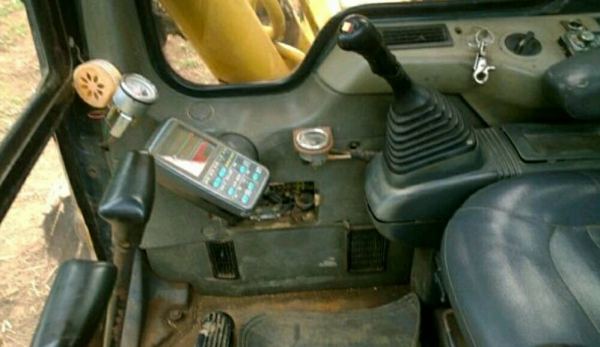 ขออนูญาตขายKOMATSU PC200 MO500 กว่า เอกสารครบพร้อมใช้งานทุกระบบ ช่วงล่างเต็มรถสวยมากๆ ราคา 2550000 บาท สนใจติดต่อช่างดำ 0853224877 0988930465 ไอดีไลน์ 0853224877ครับผม