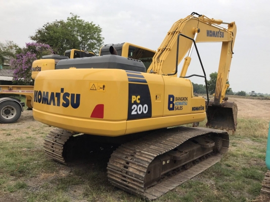 ขออนูญาตขายKOMATSU PC200 MO500 กว่า เอกสารครบพร้อมใช้งานทุกระบบ ช่วงล่างเต็มรถสวยมากๆ ราคา 2550000 บาท สนใจติดต่อช่างดำ 0853224877 0988930465 ไอดีไลน์ 0853224877ครับผม