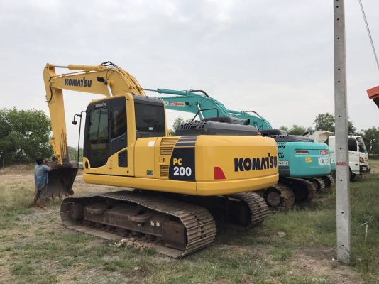 ขออนูญาตขายKOMATSU PC200 MO500 กว่า เอกสารครบพร้อมใช้งานทุกระบบ ช่วงล่างเต็มรถสวยมากๆ ราคา 2550000 บาท สนใจติดต่อช่างดำ 0853224877 0988930465 ไอดีไลน์ 0853224877ครับผม