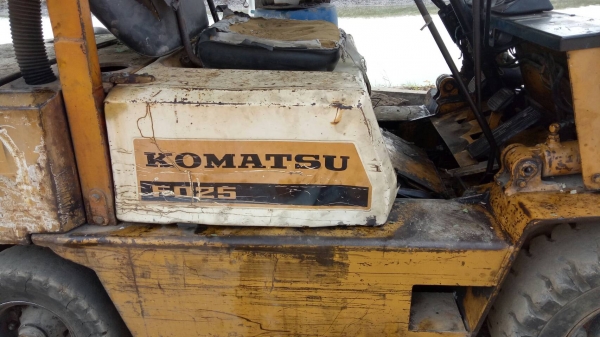 โฟลคลีฟ 2.5ตัน เสาสูง3เมตร รถสวย สภาพดี ราคาต่อรองได้ สนใจติดต่อ 096-825-1956(คุณอ๊อด)