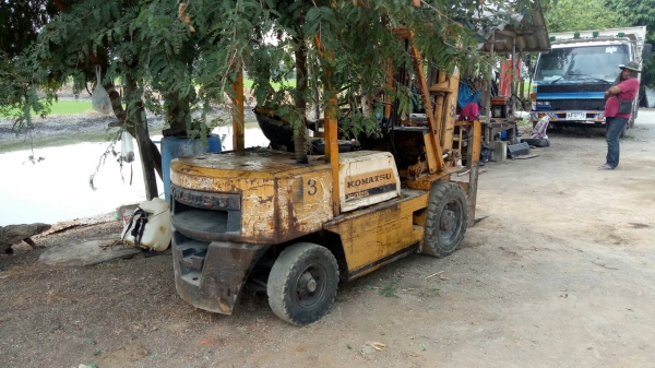 โฟลคลีฟ 2.5ตัน เสาสูง3เมตร รถสวย สภาพดี ราคาต่อรองได้ สนใจติดต่อ 096-825-1956(คุณอ๊อด)