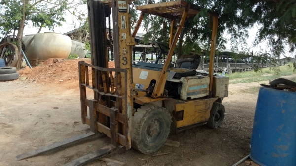 โฟลคลีฟ 2.5ตัน เสาสูง3เมตร รถสวย สภาพดี ราคาต่อรองได้ สนใจติดต่อ 096-825-1956(คุณอ๊อด)