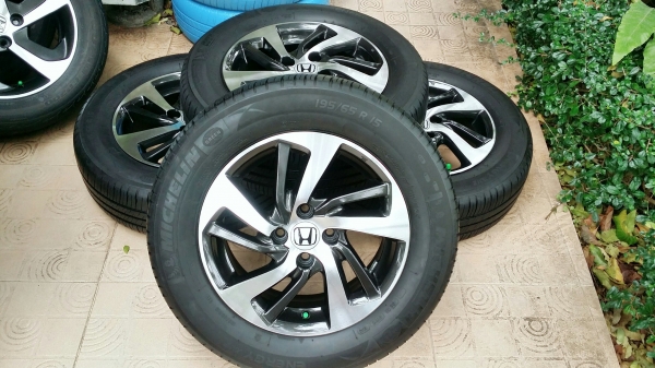 ล้อแม็กฮอนด้า ขอบ15 4รู100 พร้อมยางมิชลิน ปี15(1915) 4ล้อ