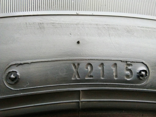ขายยาง 225/65R17 DUNLOP ปี15 ดอกยางเต็มสดสวยเท่ากันไม่ร้าว จำนวน 1 ชุด