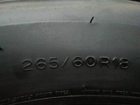 ขายยาง 265/60R18 มิชลิน ยางสัปดาห์ที่43ปี16 ดอกยางหนาสดไม่ร้าวไม่แตกลายไม่มีปะ จำนวน 1 ชุด ขายยาง 265/60R18 มิชลิน ยางสัปดาห์ที่43ปี16 ดอกยางหนาสดไม่ร้าวไม่แตกลายไม่มีปะ จำนวน 1 ชุด