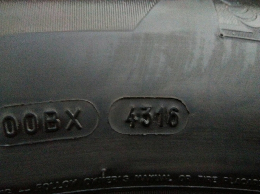 ขายยาง 265/60R18 มิชลิน ยางสัปดาห์ที่43ปี16 ดอกยางหนาสดไม่ร้าวไม่แตกลายไม่มีปะ จำนวน 1 ชุด ขายยาง 265/60R18 มิชลิน ยางสัปดาห์ที่43ปี16 ดอกยางหนาสดไม่ร้าวไม่แตกลายไม่มีปะ จำนวน 1 ชุด