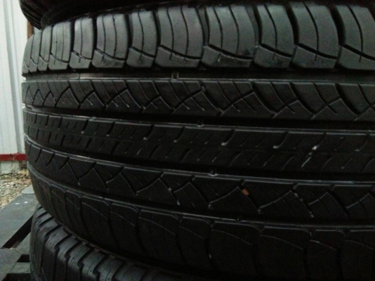 ขายยาง 265/60R18 มิชลิน ยางสัปดาห์ที่43ปี16 ดอกยางหนาสดไม่ร้าวไม่แตกลายไม่มีปะ จำนวน 1 ชุด